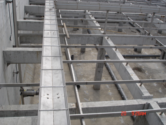 交叉式斜管支架安装现场